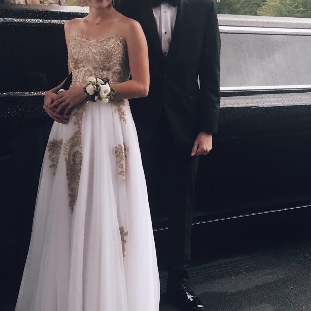 Stunning Prom Dress!!